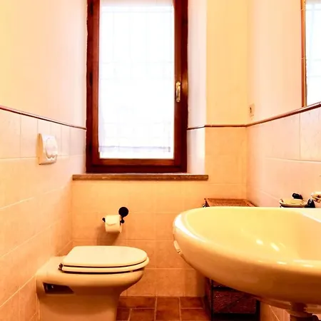 Montioni Apartment