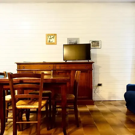 Montioni Apartment